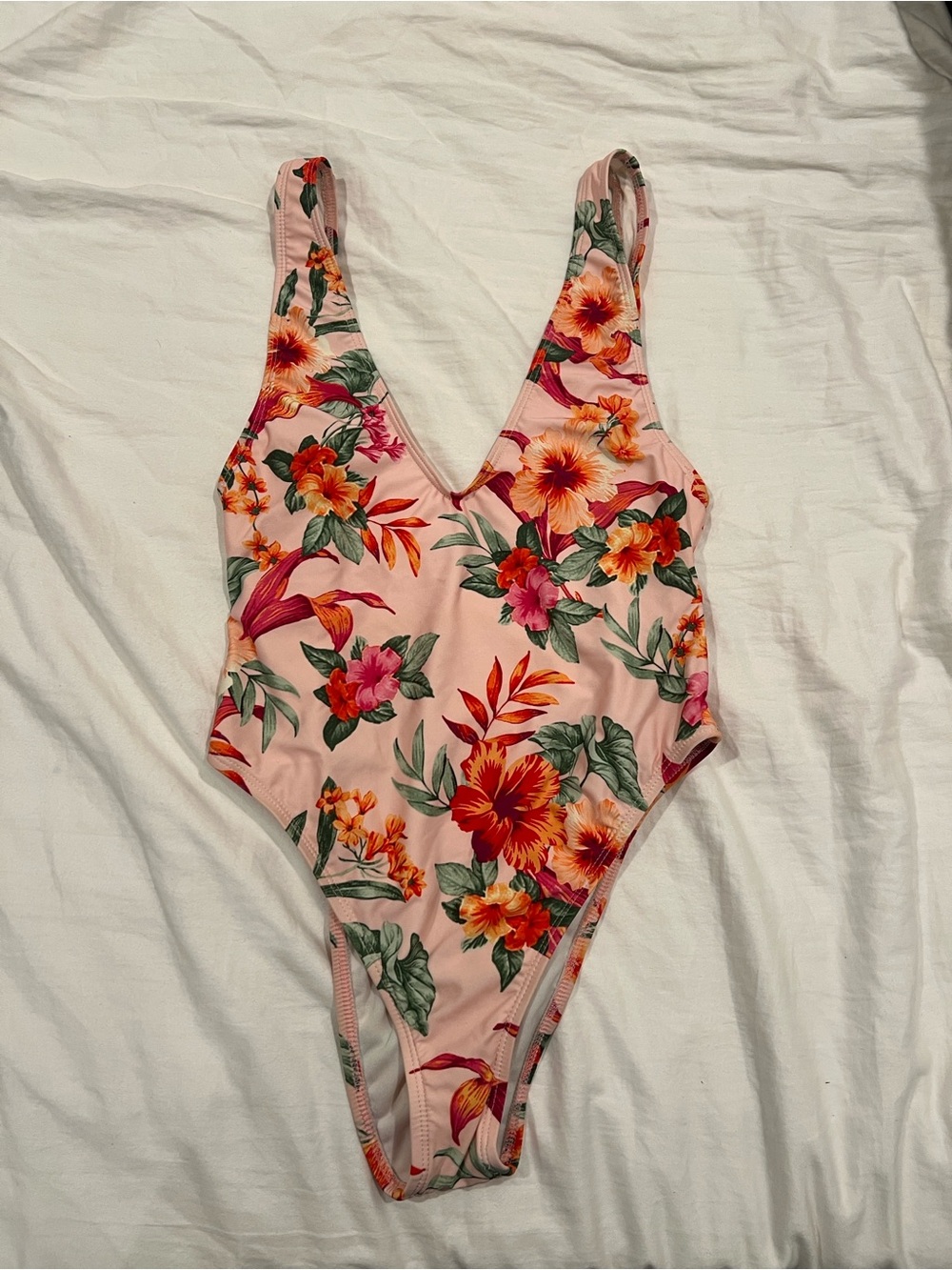 Everything But Water Basta
One Piece Pink Floral Swimsuit
M